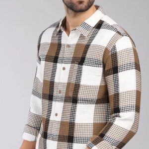 Classic men’s check shirt featuring a pointed collar and chest pocket